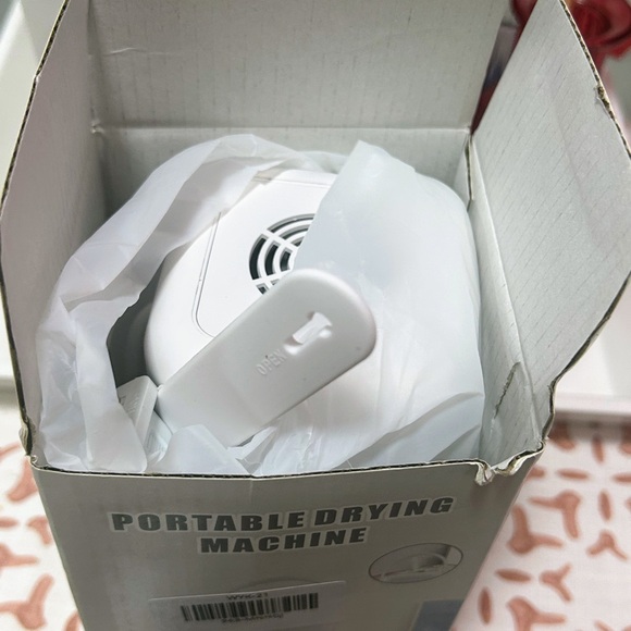 Compact Clothes Dryer with Multiple Functions - Picture 4 of 5